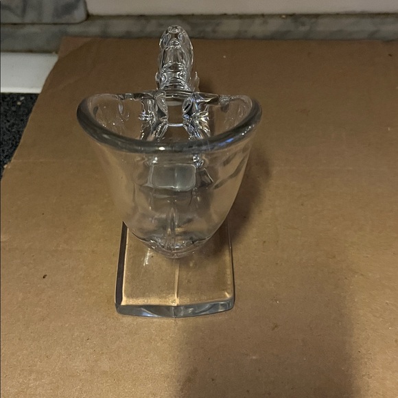 Elegant Clear Glass Nautilus Vase - Picture 2 of 4